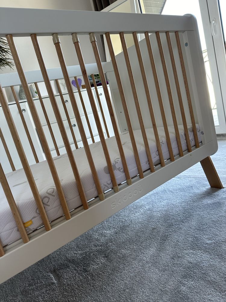 SKIDDOU skandynawskie łóżeczko premium z materacem i barierka 60x120