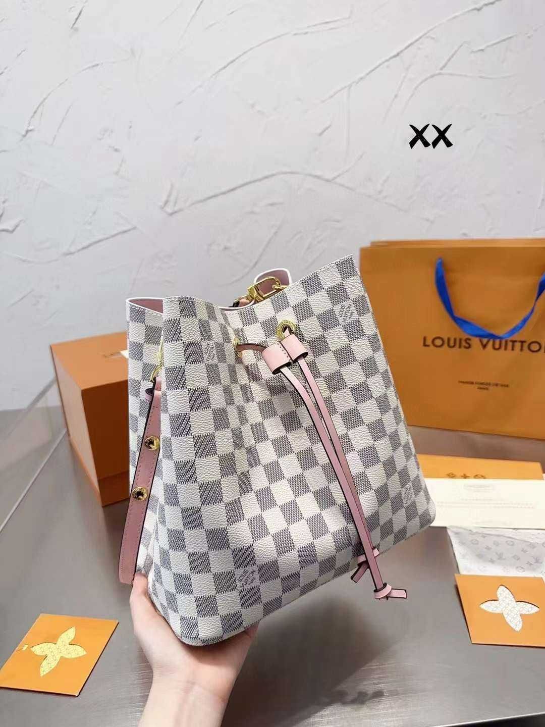 Torebka damska elegancka Louis Vuitton od reki