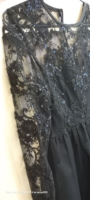 Вечірня чорна сукня