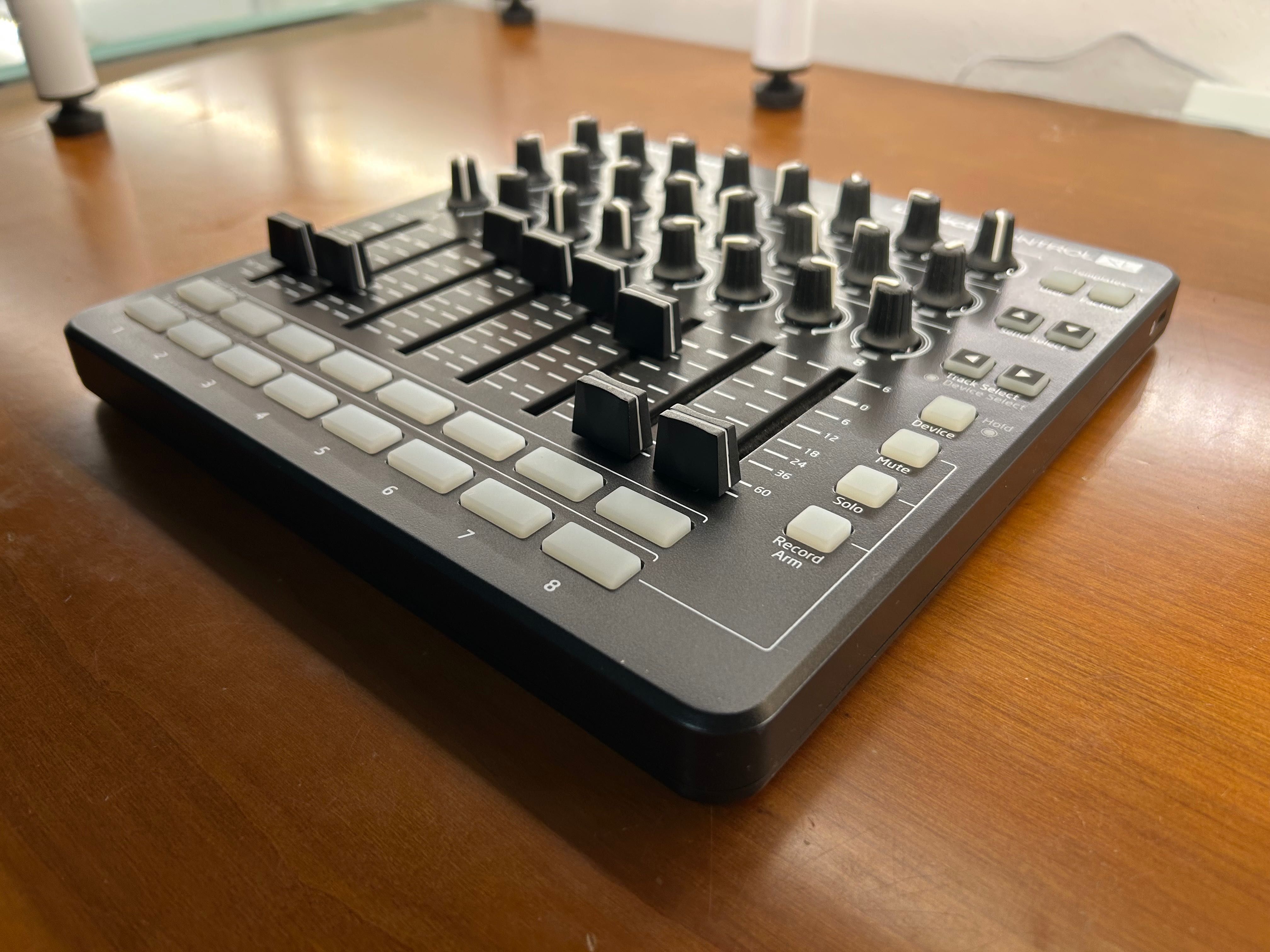 Novation Launch Control XL Mk2 – Controlador MIDI