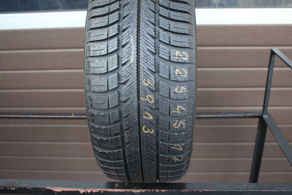 225 45 R17 Goodyear EAGLE VECTOR EV-2