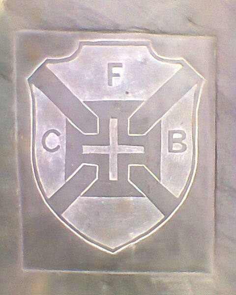 Emblema do Belenenses esculpido em lousa