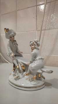Figurka porcelanowa dzieci na hustawce