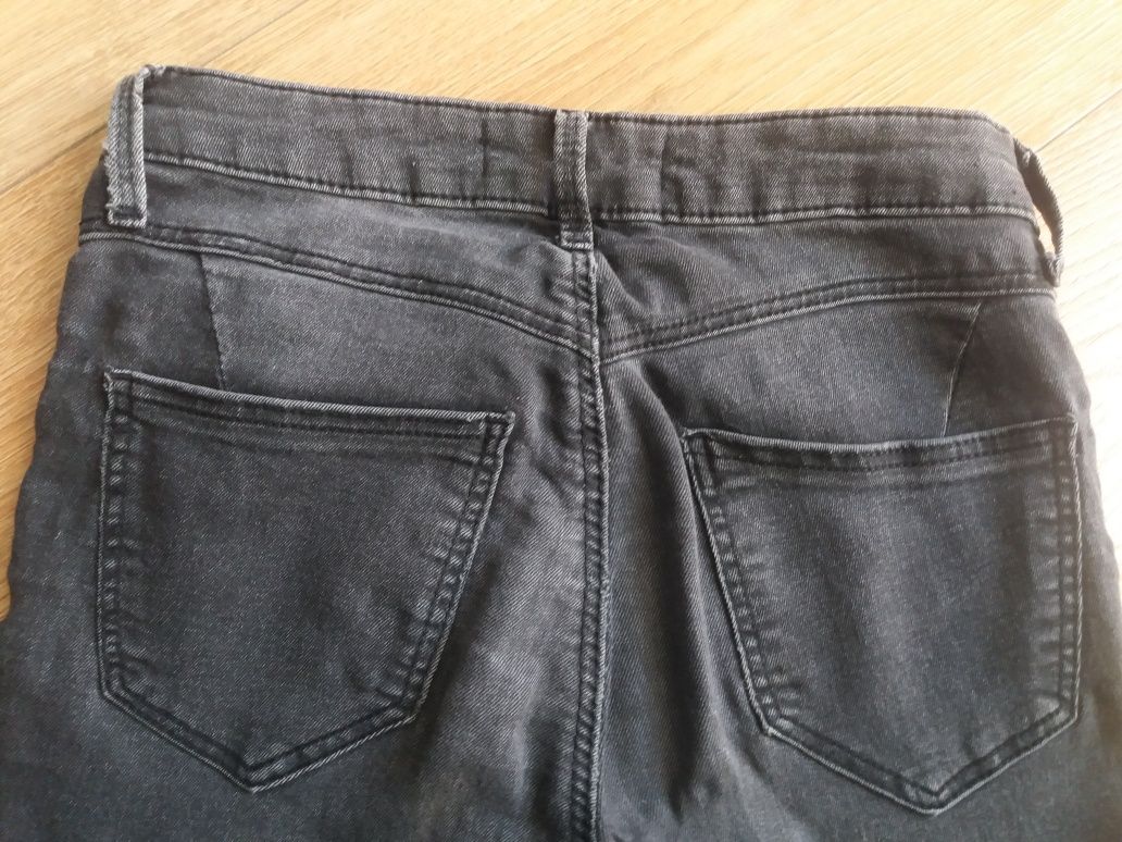 Spodnie jeansy Cropp w rozmiarze XS