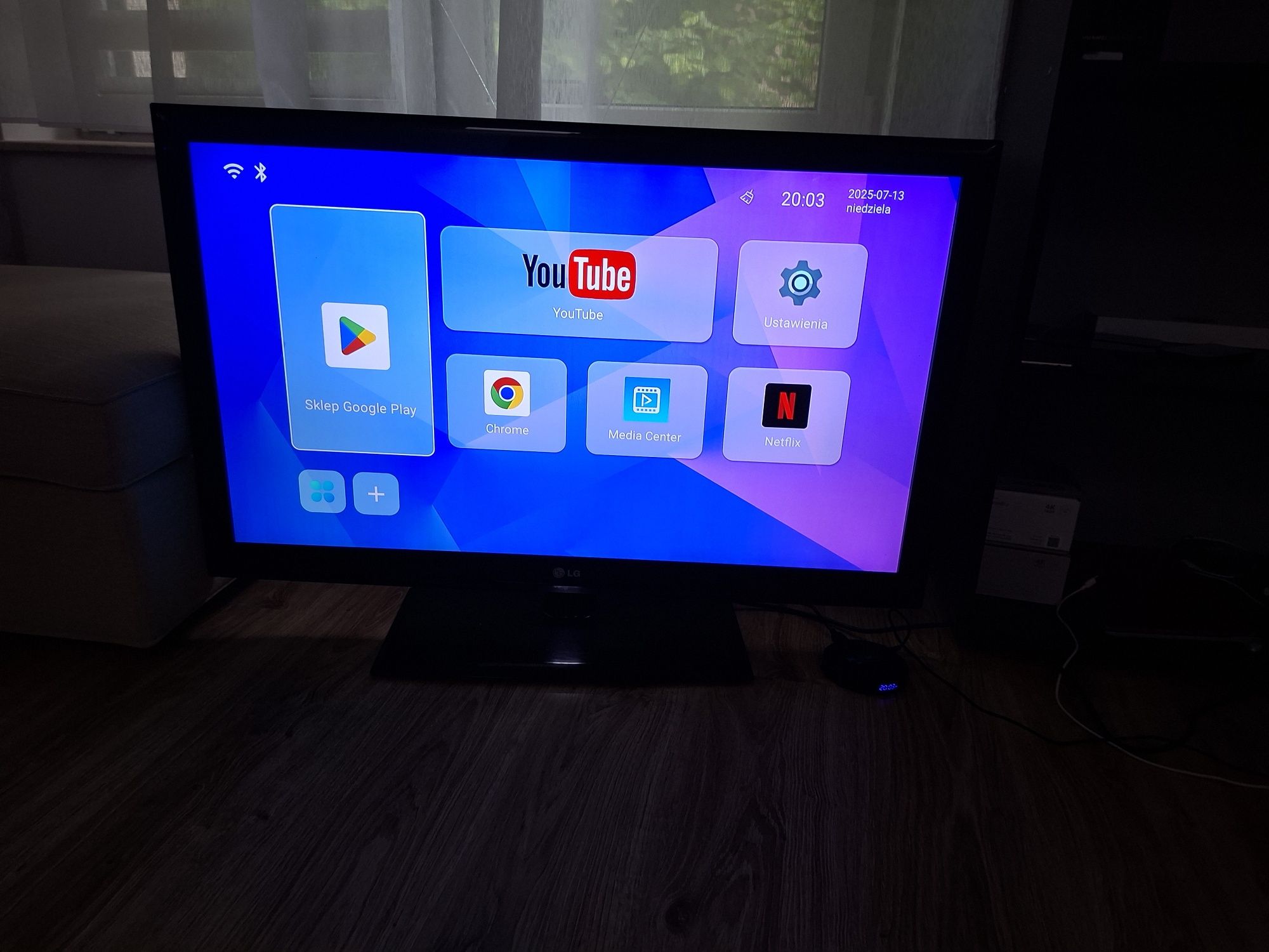 Telewizor LG 42 cale 42LE4500 z przystawką