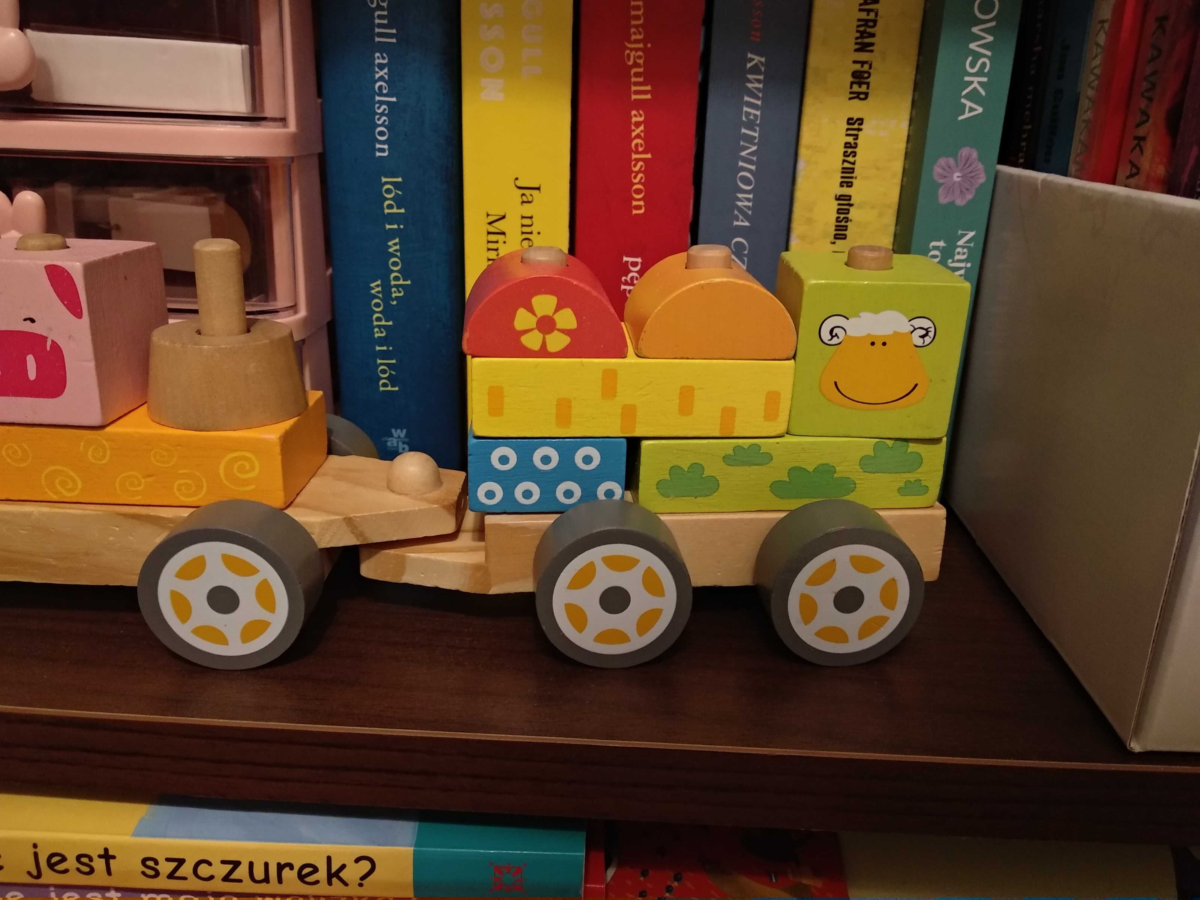 Drewniany pociąg dla dziecka sorter klocki