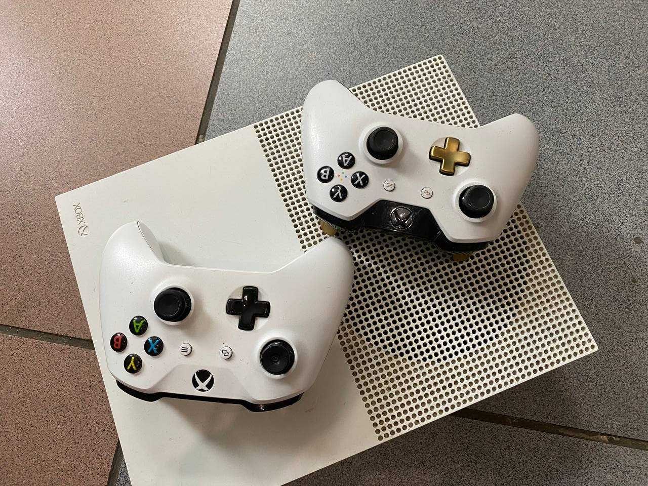 Приставка Microsoft Xbox One S