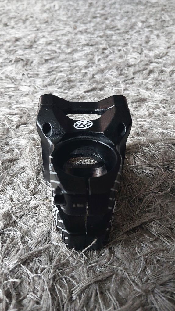 mostek reverse black one