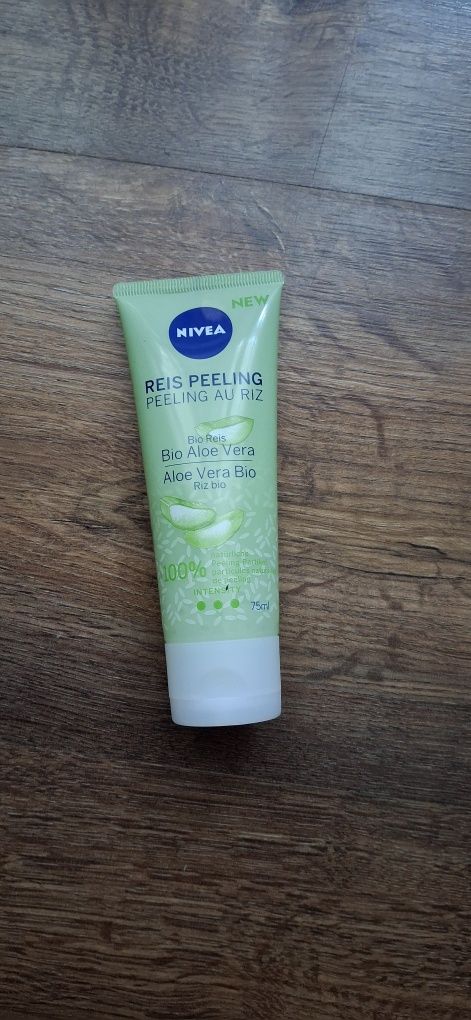 Nivea Purifying Rice Scrub to intensywny peeling z naturalnego aloesu