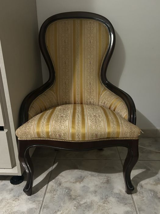 Urgente- senhorinha de quarto