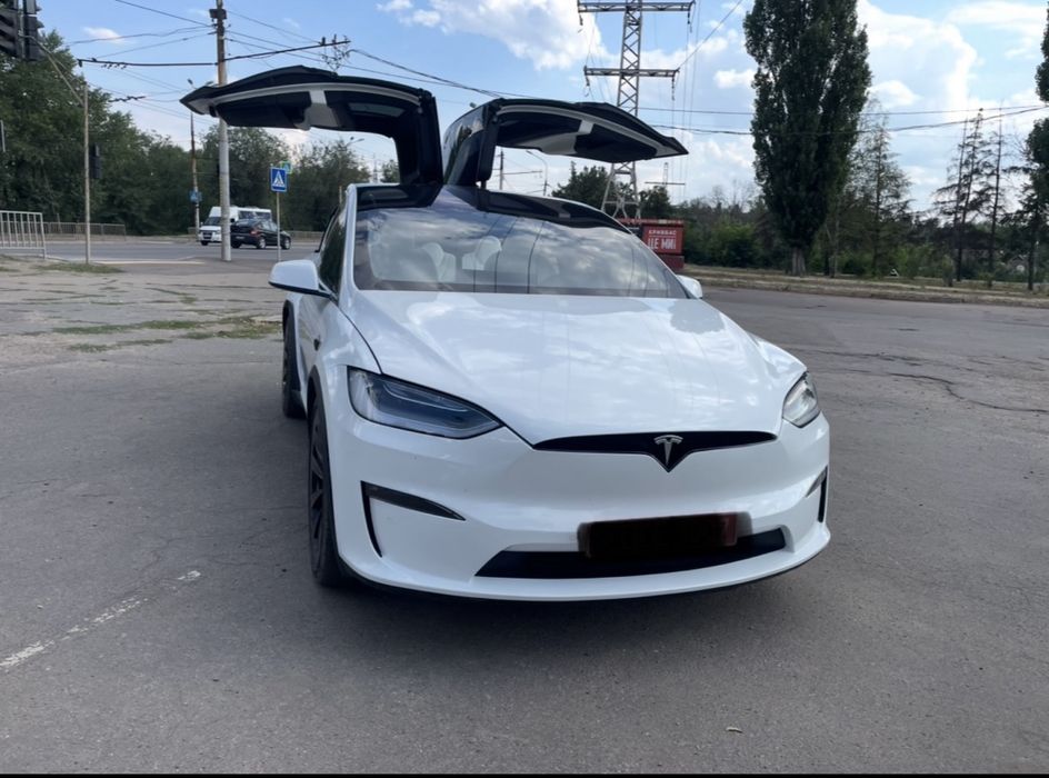 Оренда Автомобіля Tesla X
