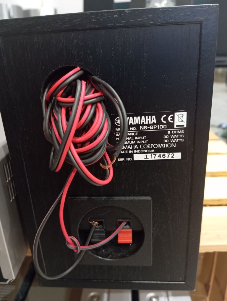 Wieża stereo CD Yamaha CRX-E320 + głośniki NS-BP100 + pilot CRX-E320