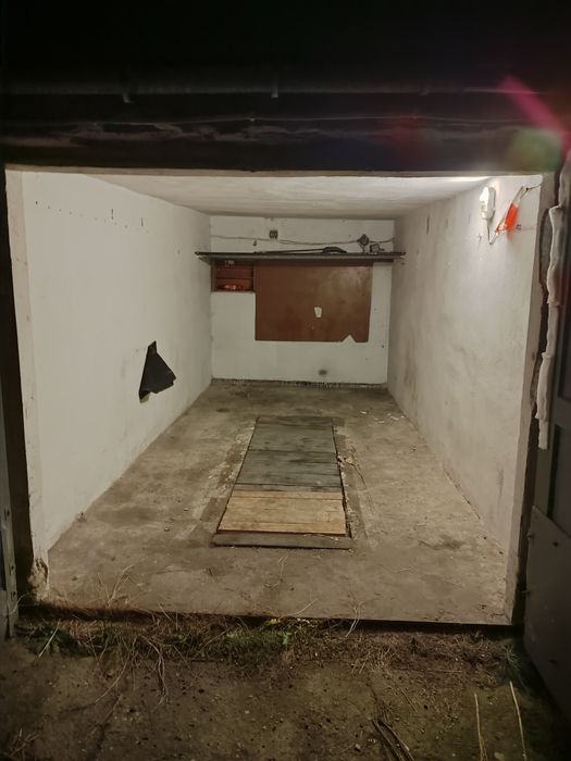 Garaż kanałem osiedle lotnisko