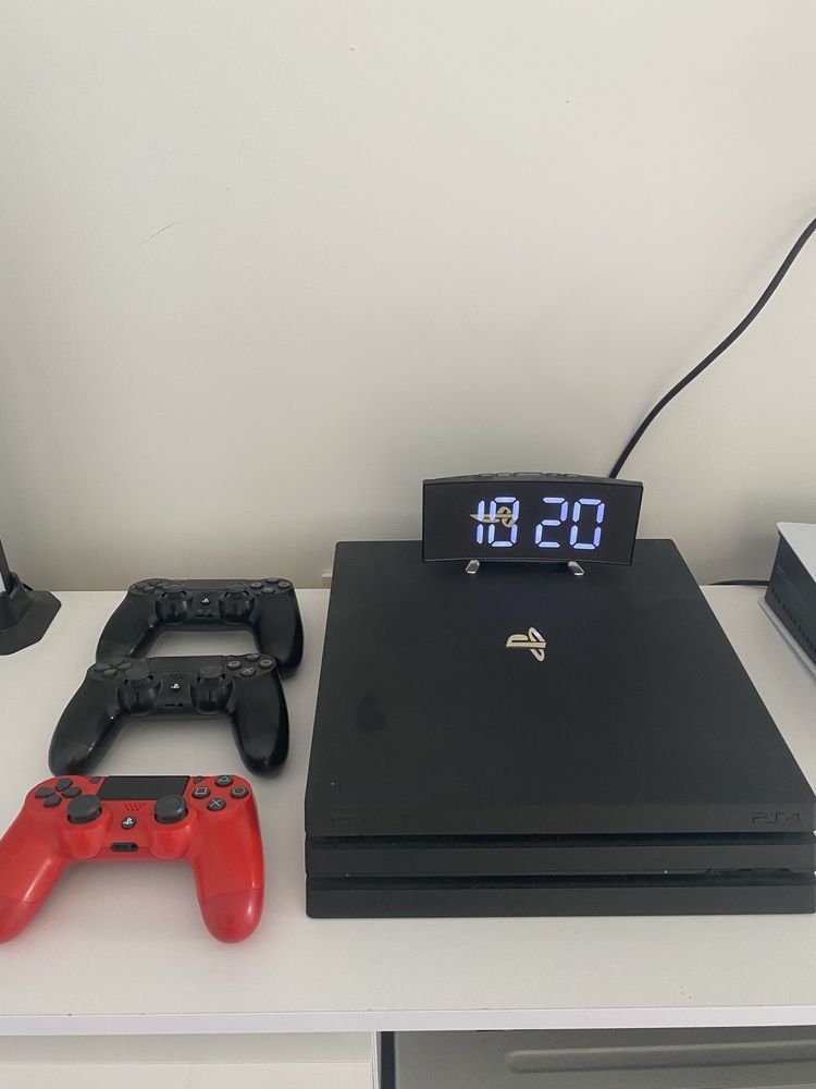 Ps4 pro 1tb 3 pady
