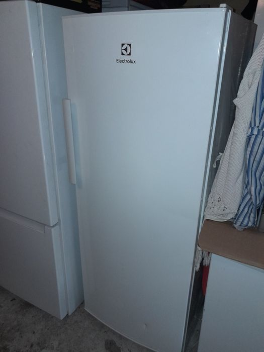 Lodówko zamrażarka electrolux  euf2047aow