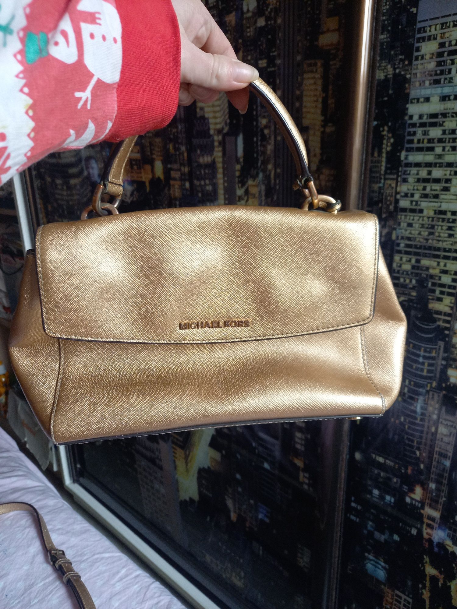 Золотистая сумка Michael Kors 17×30