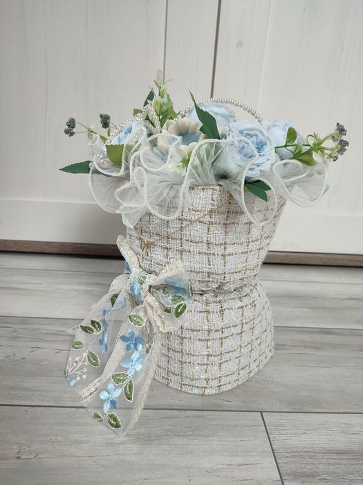Bukiet świec Flower box świec sojowych niebieski perły z biżuterią
Buk
