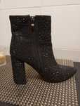 Vendo bota n 37 .