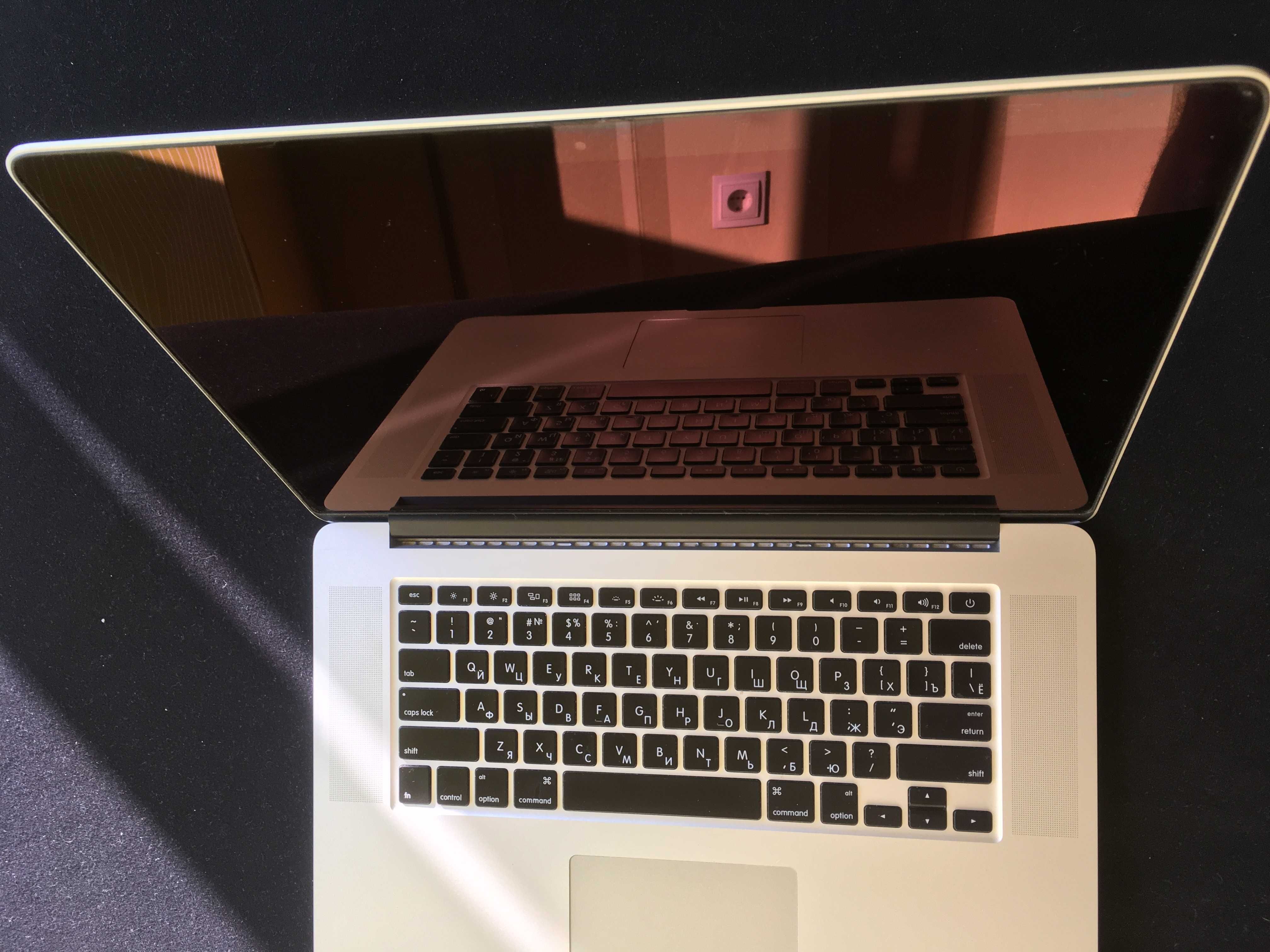 Macbook Pro Late 2013 A1398 15.4” Retina/ i7 2 GHz / 8GB / 256GB