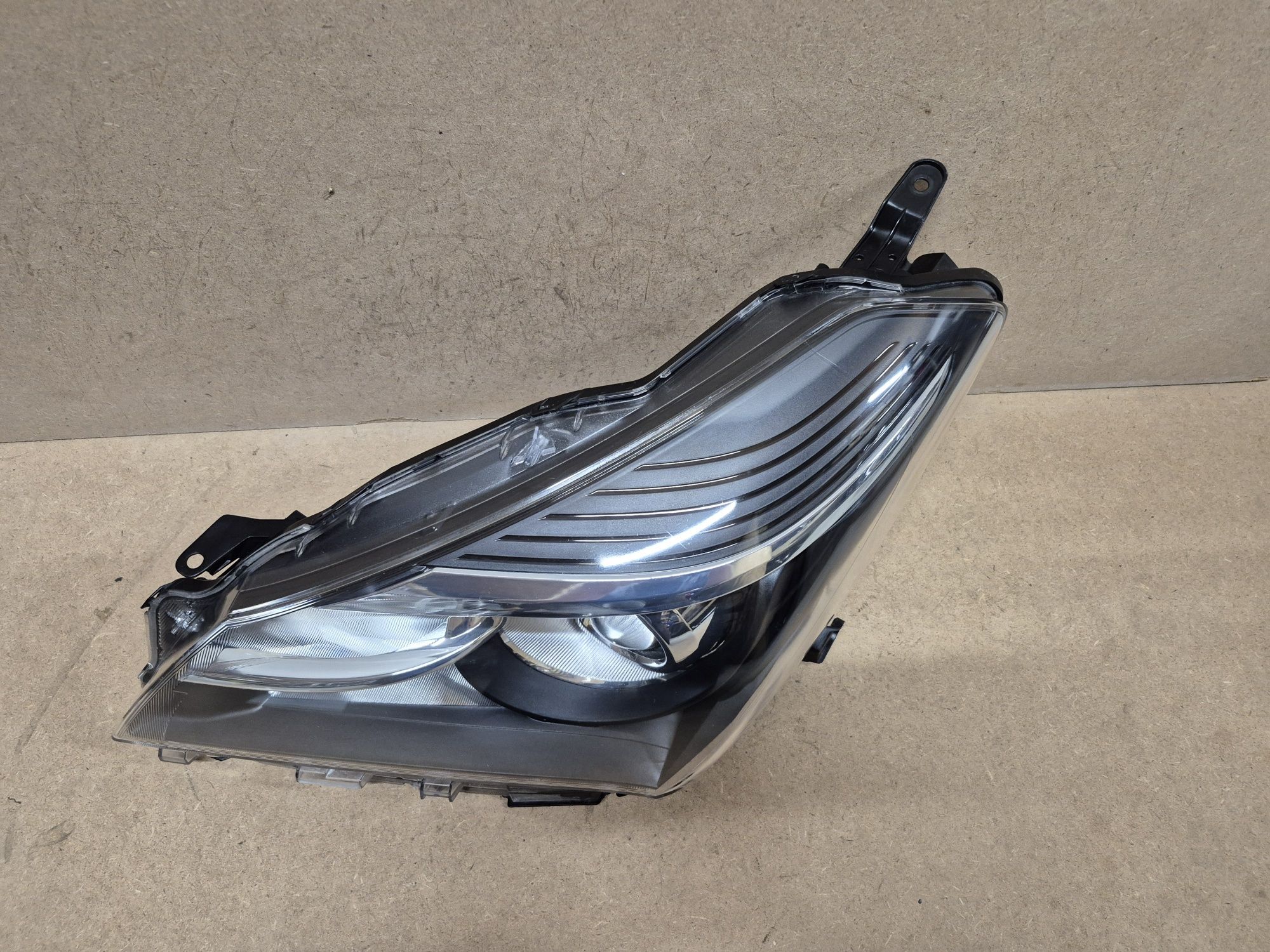 Lampa reflektor toyota Yaris 3 bez led lewy europa