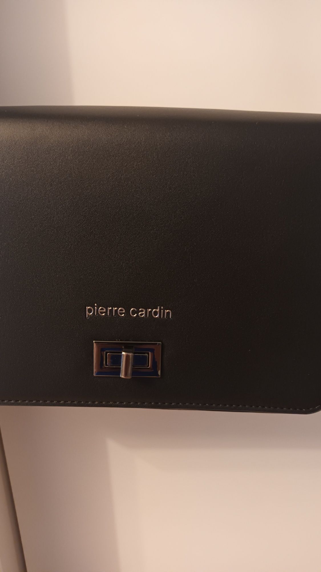 Nowa listonoszka Pierre Cardin