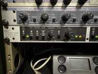 Przedwzmacniacz mikrofonowy Behringer PRE-Q legenda - TRAFO output