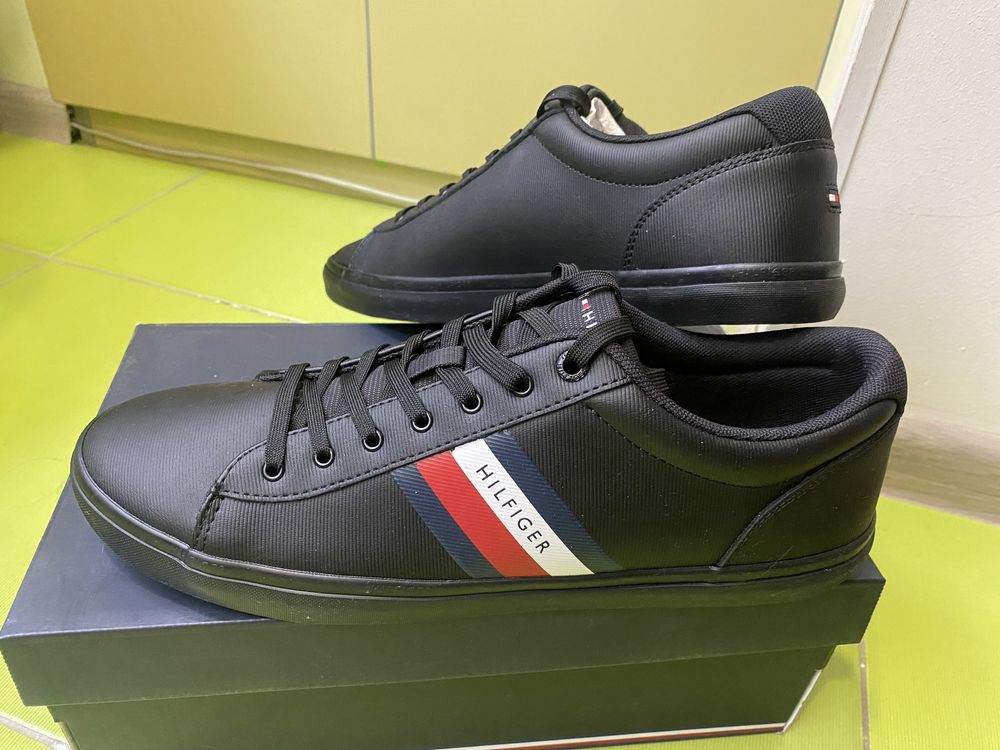 Tommy Hilfiger 43, US-10