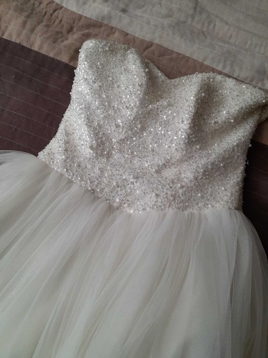 Lekka suknia ślubna w typie księżniczki. Serdecznie polecam