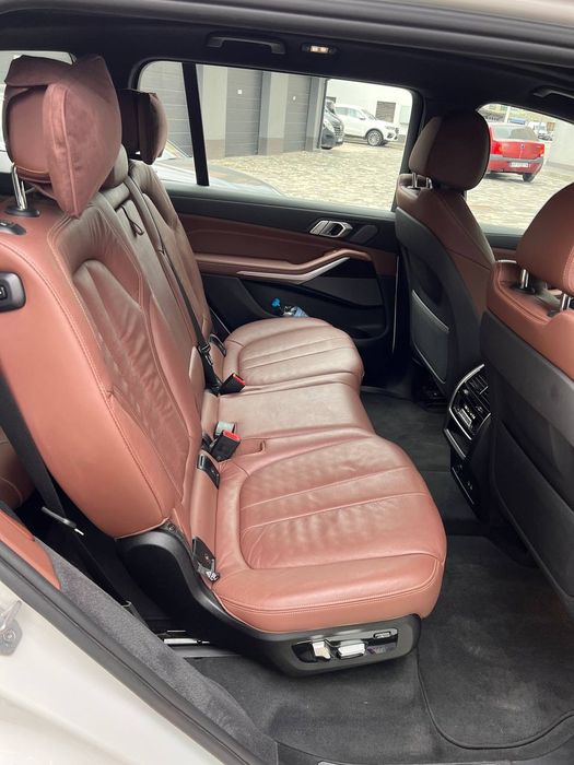 Продам BMW X7 2019 року, 30d в M-пакеті.

Пробіг: 99 000 км. Один влас