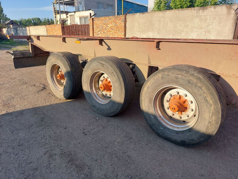 Напівпречип Контейнеровоз