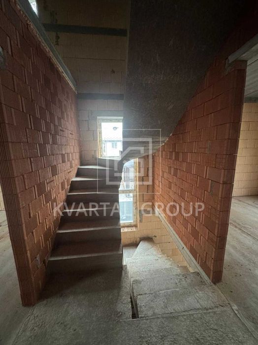 Без козайномимісії! Таунхаус в центрі міста з готовим дизайном