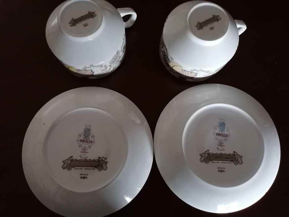 Conjunto de duas chávenas com pires Pontesa