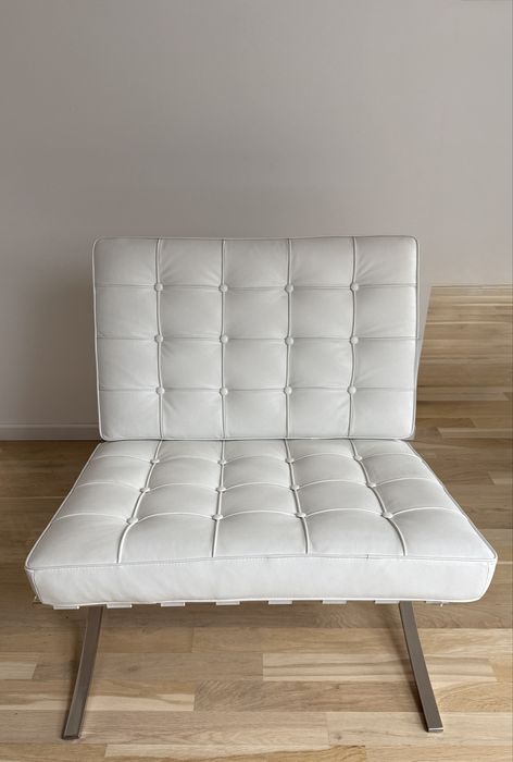 Fotel typu Barcelona, biały, stan bdb+