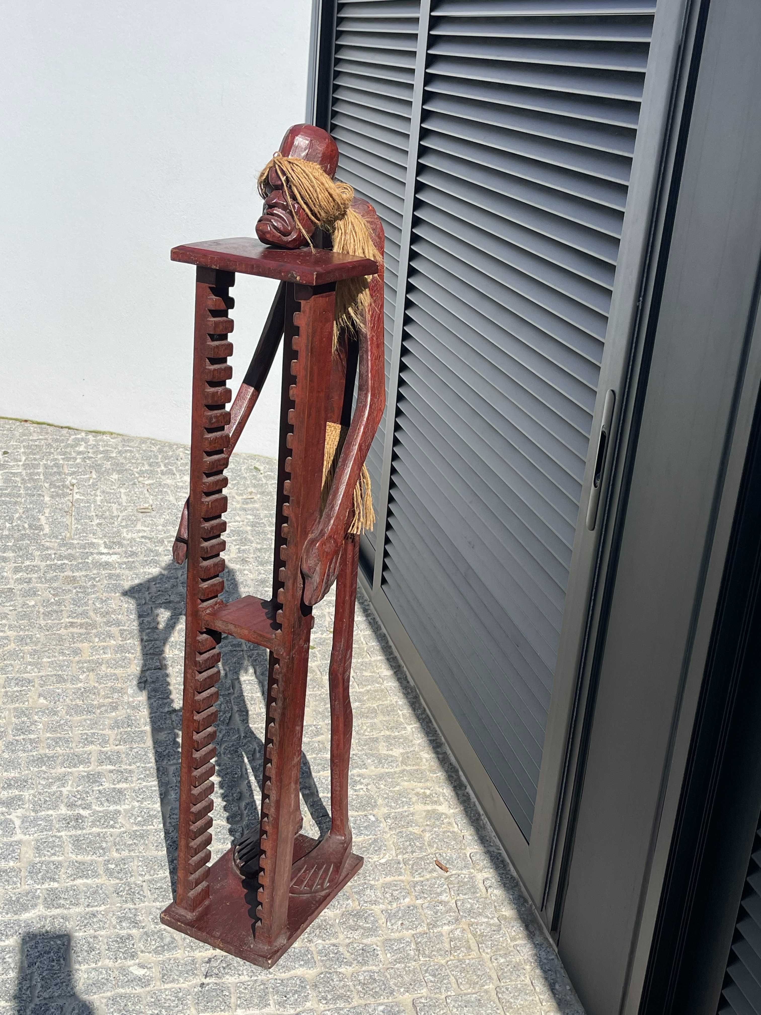 Arte em madeira - Escultura velho - Porta CDS