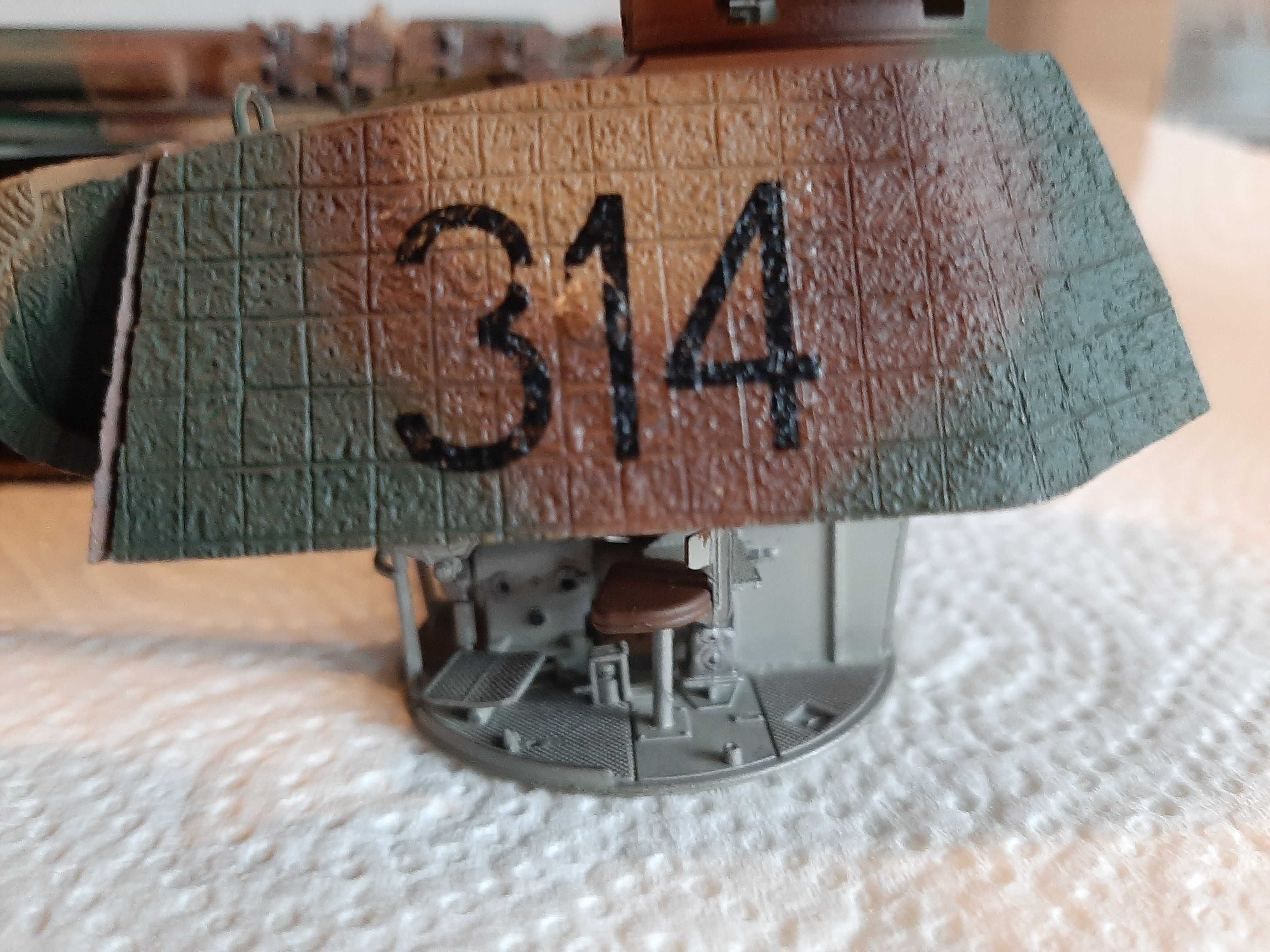 Panther D z wnetrzem skala 1/35.