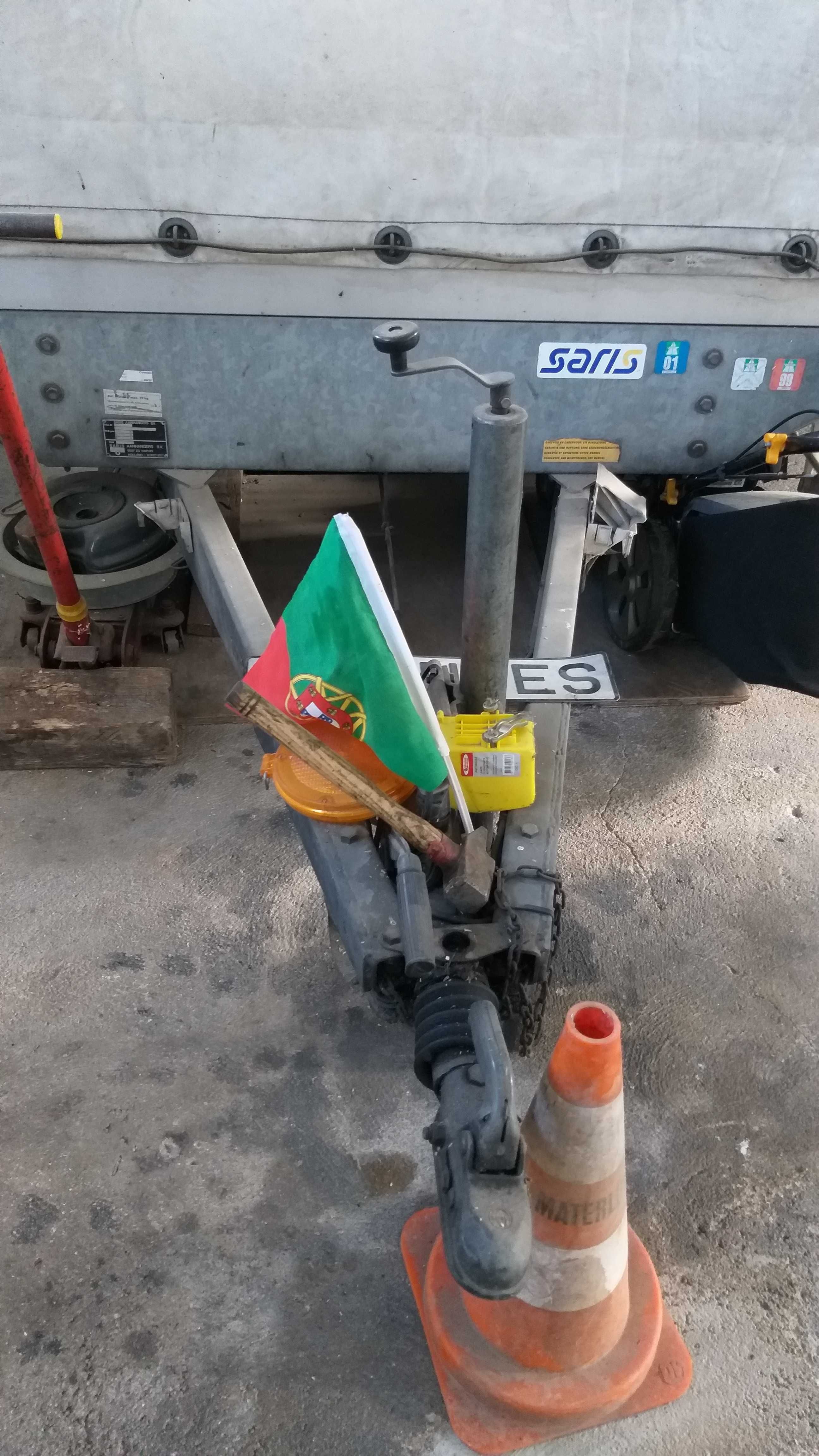 reboque de carga com ou sem cobertura
