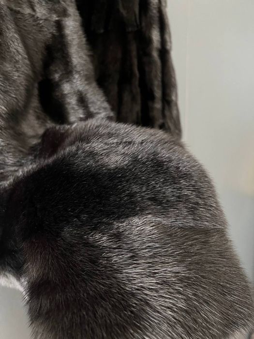 Жіноча норкова шуба