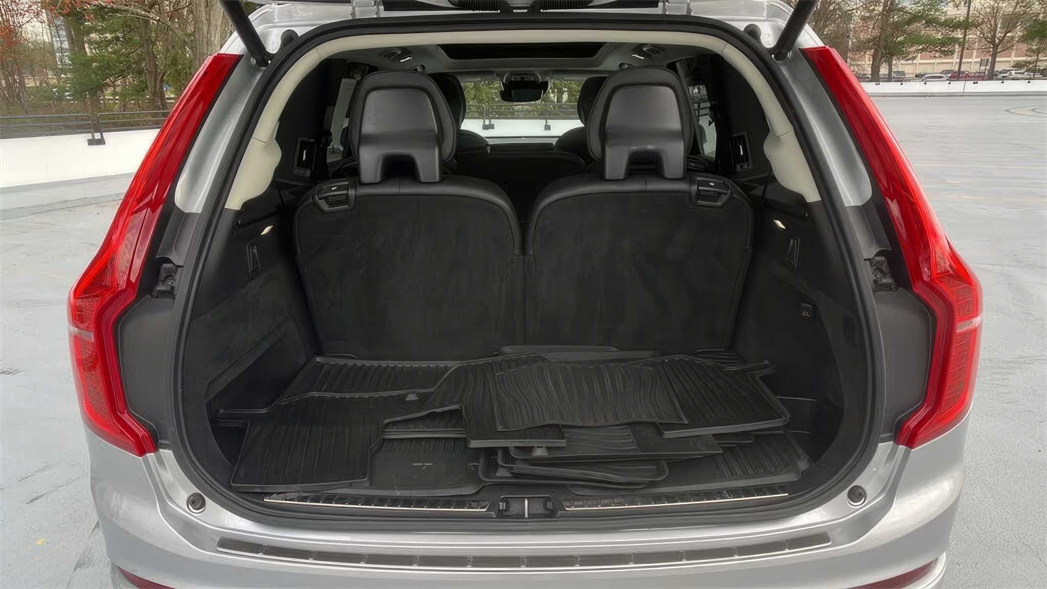 2022 Volvo XC90 T5 Momentum