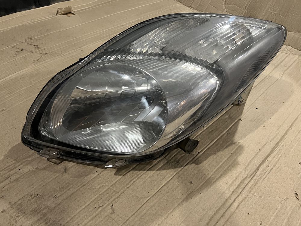 Фара ліва Toyota Yaris 2 2006-2009 Тойота Яріс в наявності.