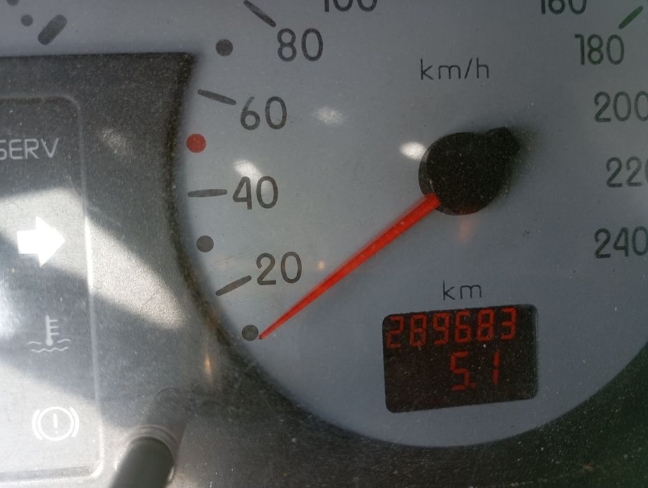 Renault Clio symbol 2004р.  1,4 бенз.