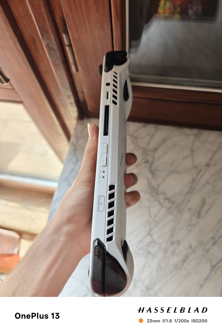 Asus rog ally Z1 extream