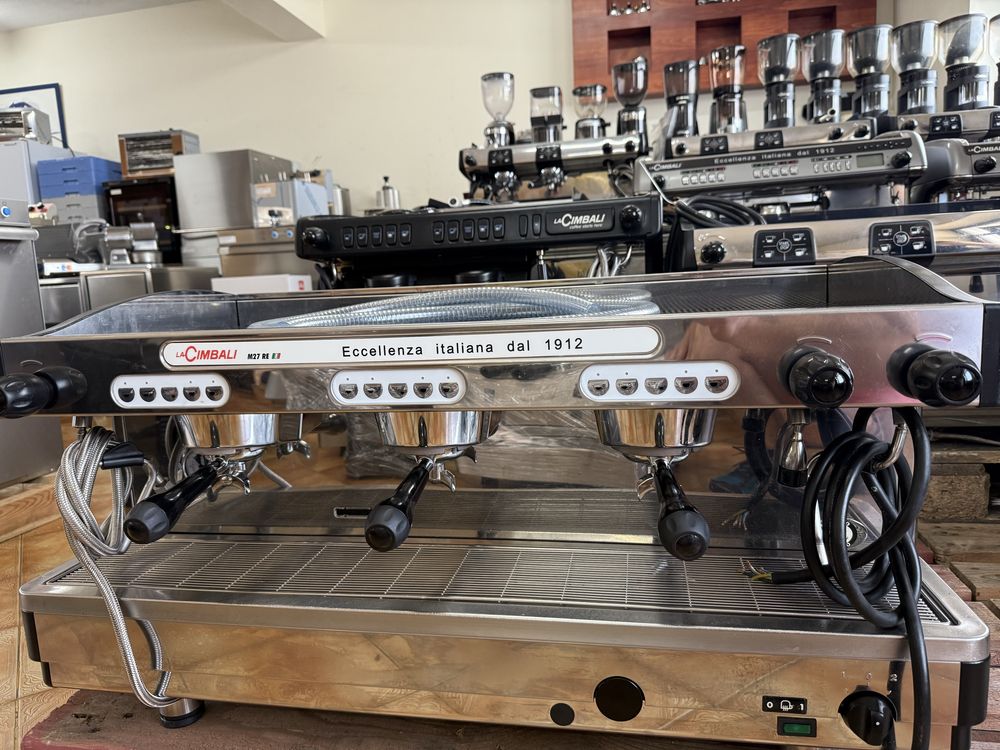Maquina café industrial La cimbaly M27 três grupos