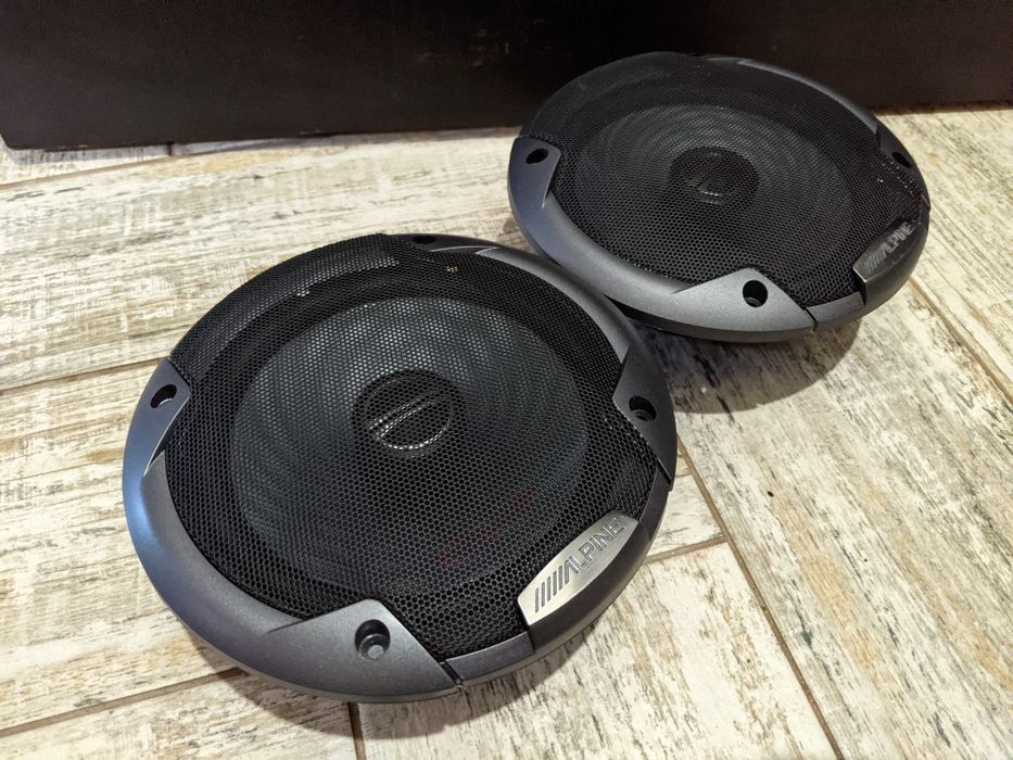 Alpine SPG-17C2, 16-е динамики в авто.