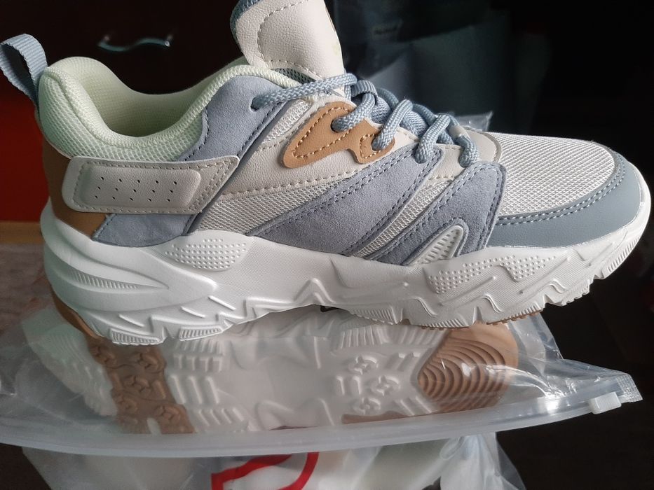 Женские кроссовки baasploa 37