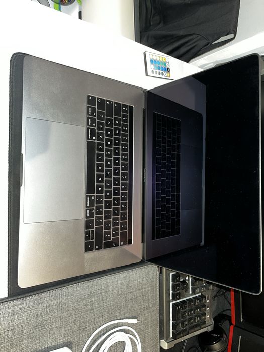 MacBook Pro 15-inch 512GB Intel Core i9 Radeon Pro 560X 32GB RAM