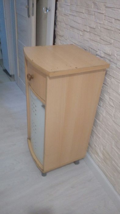 szafka łazienkowa szklane drzwiczki