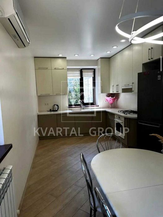 Просторий будинок 150 м² + гостьовий 80 м² у центрі Бородянки