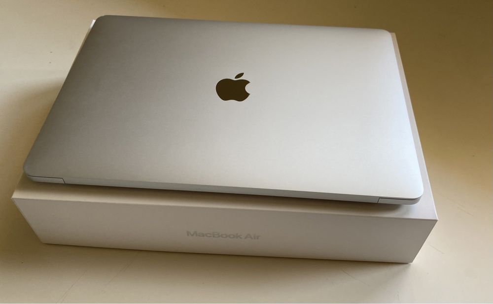 Macbook Air M1 /256 GB /8GB /Silver