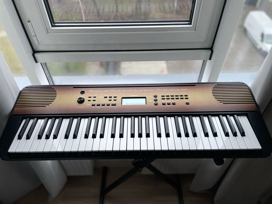 Синтезатор Yamaha PSR-E360MA