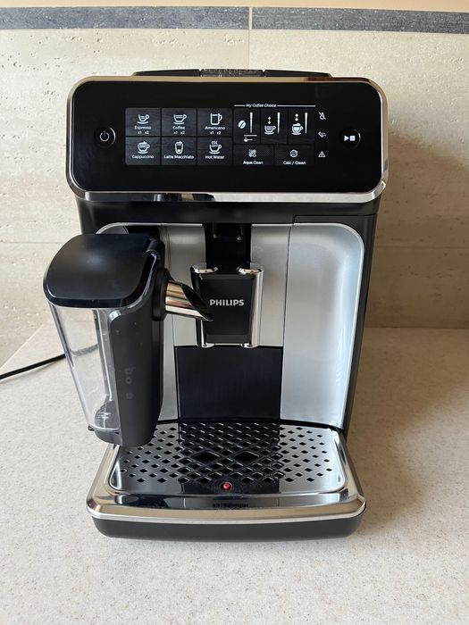 Expres automatyczny PHILIPS EP3246 do kawy kawiarka kawiarenka